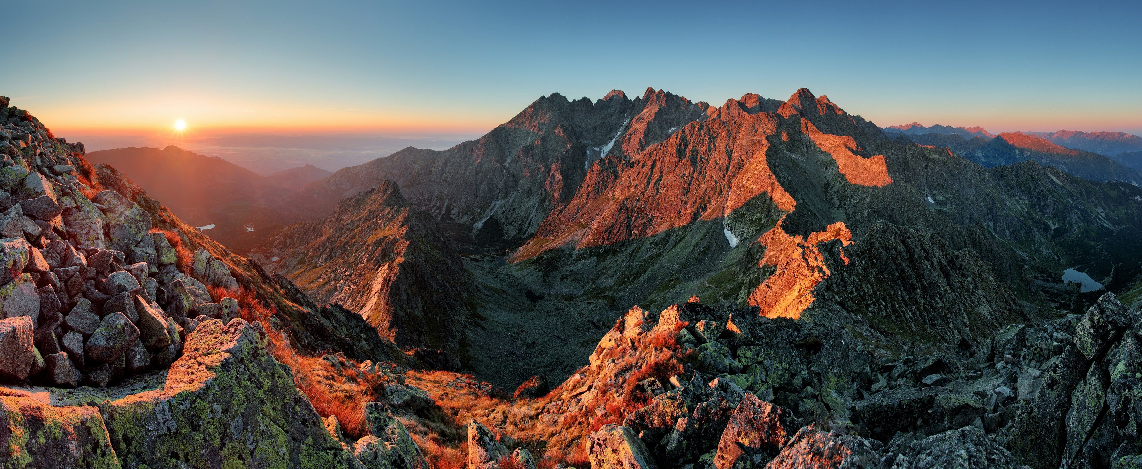 Alpine Glow Peaks